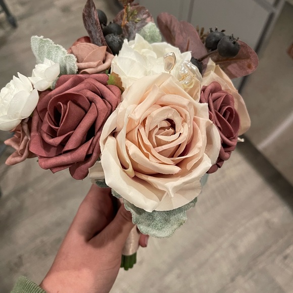 Ling’s Moment bridesmaid bouquets (set of 4) dusty rose and mauve - Picture 3 of 5